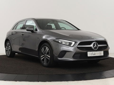 Mercedes-Benz A-Klasse 250e Urban | Leder | Stoelverwarming | Trekhaak | Camera | Sfeerverlichting | Widescreen | Park Assist | Navigatie | Full LED
