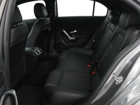 Mercedes-Benz A-Klasse 250e Urban | Leder | Stoelverwarming | Trekhaak | Camera | Sfeerverlichting | Widescreen | Park Assist | Navigatie | Full LED