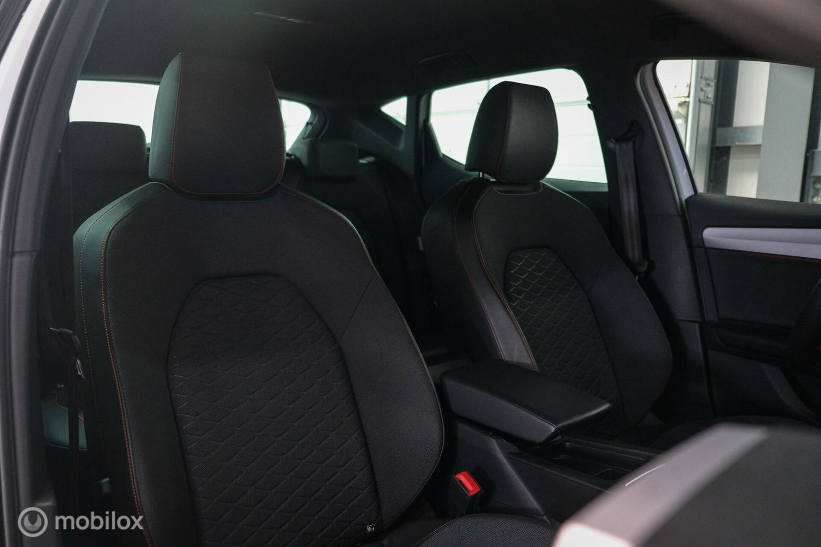 SEAT Leon 1.4 TSI eHybrid PHEV FR Business Intense | Camera | Stoel & stuurwiel verwarming | ACC | LED | Rijklaarprijs |