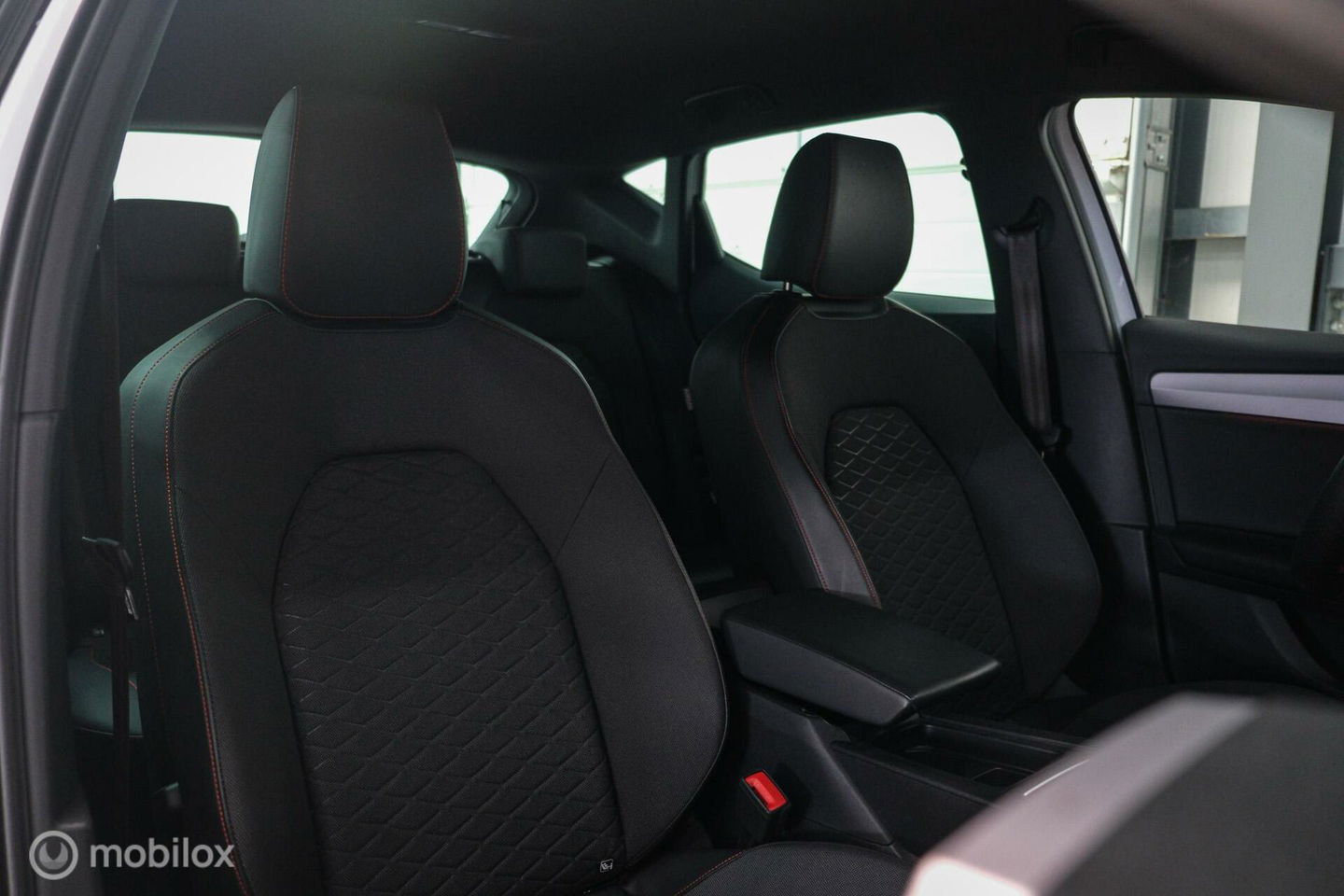 SEAT Leon 1.4 TSI eHybrid PHEV FR Business Intense | Camera | Stoel & stuurwiel verwarming | ACC | LED | Rijklaarprijs |