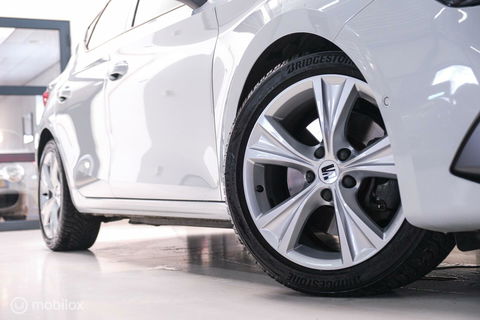 SEAT Leon 1.4 TSI eHybrid PHEV FR Business Intense | Camera | Stoel & stuurwiel verwarming | ACC | LED | Rijklaarprijs |