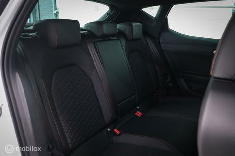 SEAT Leon 1.4 TSI eHybrid PHEV FR Business Intense | Camera | Stoel & stuurwiel verwarming | ACC | LED | Rijklaarprijs |