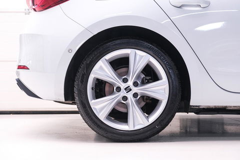 SEAT Leon 1.4 TSI eHybrid PHEV FR Business Intense | Camera | Stoel & stuurwiel verwarming | ACC | LED | Rijklaarprijs |