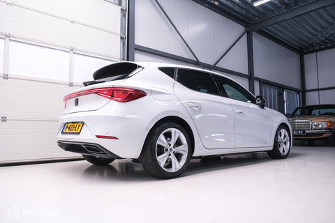 SEAT Leon 1.4 TSI eHybrid PHEV FR Business Intense | Camera | Stoel & stuurwiel verwarming | ACC | LED | Rijklaarprijs |