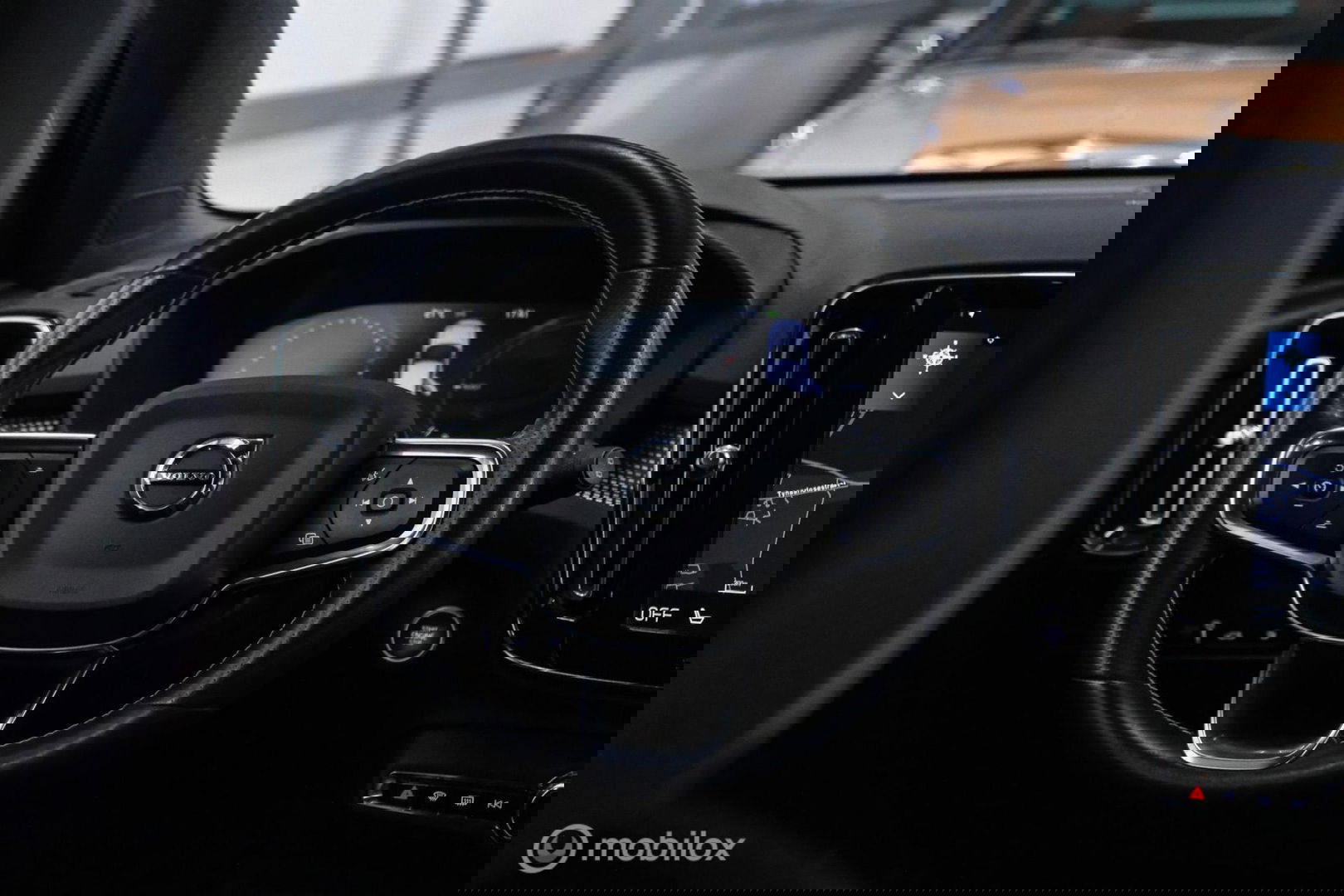 Volvo XC40 1.5 T5 Recharge R-Design 262 pk | Harman Kardon | Stoel & stuurverwarming | Trekhaak | LED | Alcantara | Rijklaar |