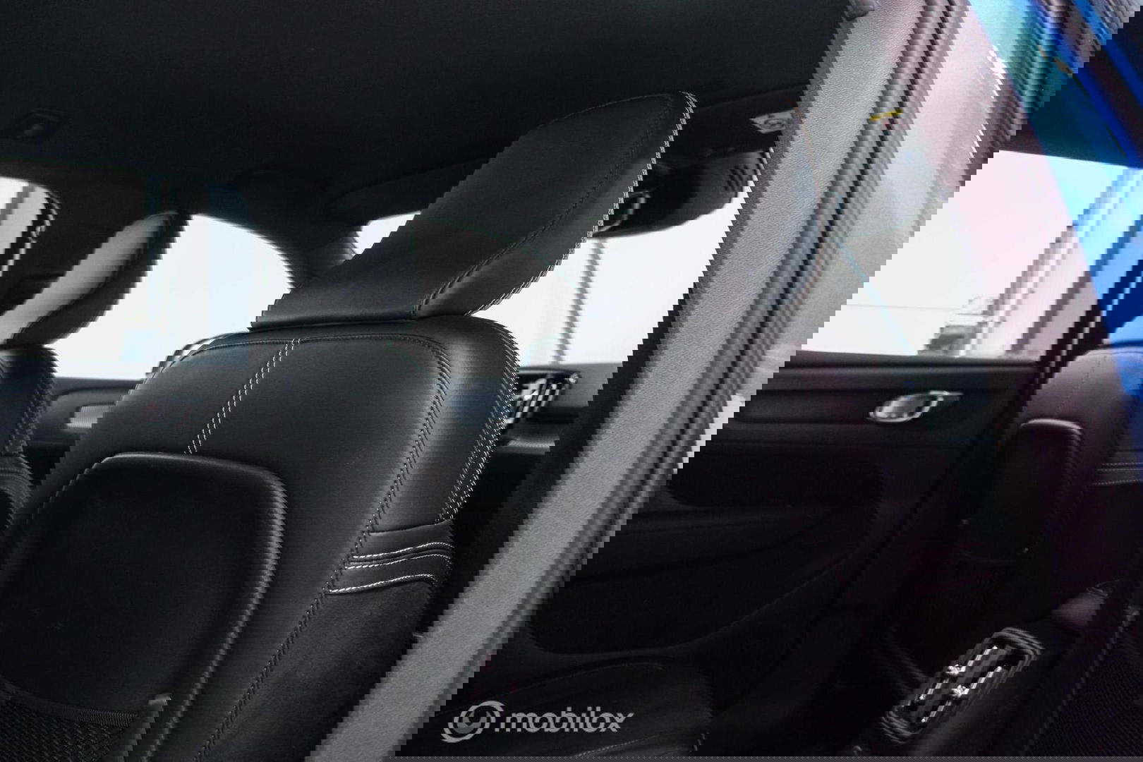 Volvo XC40 1.5 T5 Recharge R-Design 262 pk | Harman Kardon | Stoel & stuurverwarming | Trekhaak | LED | Alcantara | Rijklaar |
