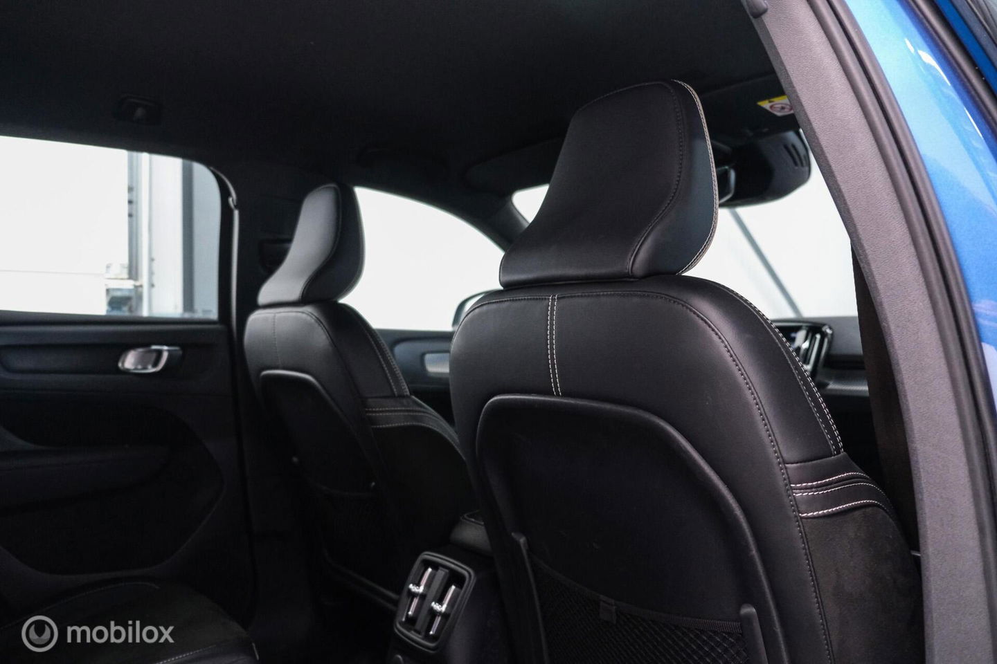 Volvo XC40 1.5 T5 Recharge R-Design 262 pk | Harman Kardon | Stoel & stuurverwarming | Trekhaak | LED | Alcantara | Rijklaar |