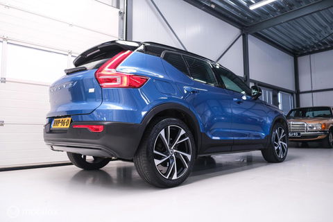 Volvo XC40 1.5 T5 Recharge R-Design 262 pk | Harman Kardon | Stoel & stuurverwarming | Trekhaak | LED | Alcantara | Rijklaar |