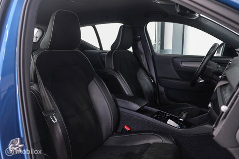 Volvo XC40 1.5 T5 Recharge R-Design 262 pk | Harman Kardon | Stoel & stuurverwarming | Trekhaak | LED | Alcantara | Rijklaar |