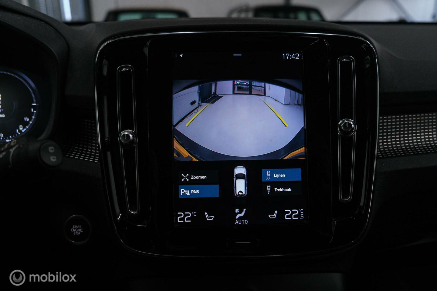 Volvo XC40 1.5 T5 Recharge R-Design 262 pk | Harman Kardon | Stoel & stuurverwarming | Trekhaak | LED | Alcantara | Rijklaar |