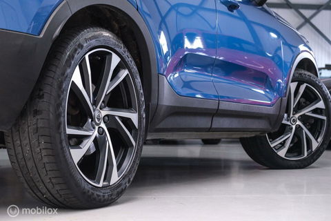 Volvo XC40 1.5 T5 Recharge R-Design 262 pk | Harman Kardon | Stoel & stuurverwarming | Trekhaak | LED | Alcantara | Rijklaar |