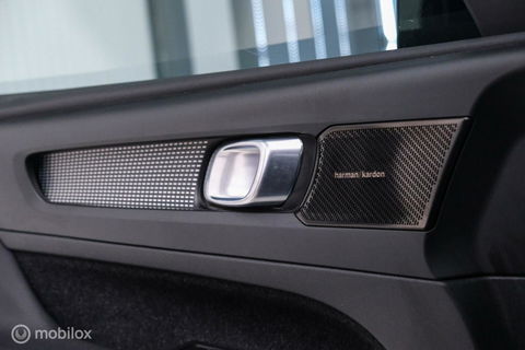 Volvo XC40 1.5 T5 Recharge R-Design 262 pk | Harman Kardon | Stoel & stuurverwarming | Trekhaak | LED | Alcantara | Rijklaar |