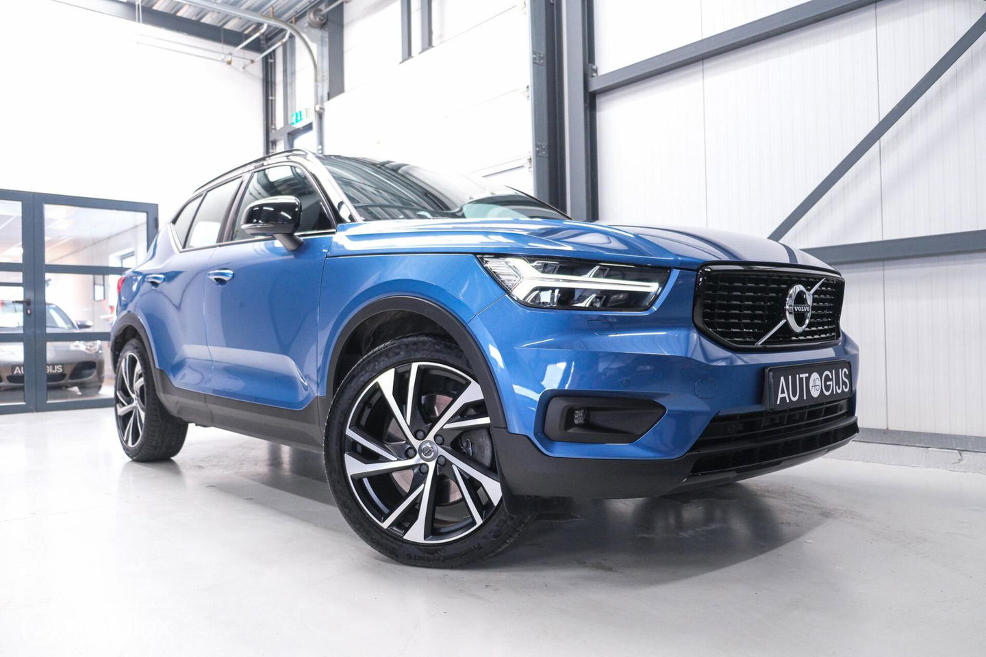 Volvo XC40 1.5 T5 Recharge R-Design 262 pk | Harman Kardon | Stoel & stuurverwarming | Trekhaak | LED | Alcantara | Rijklaar |