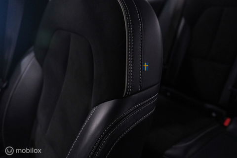 Volvo XC40 1.5 T5 Recharge R-Design 262 pk | Harman Kardon | Stoel & stuurverwarming | Trekhaak | LED | Alcantara | Rijklaar |