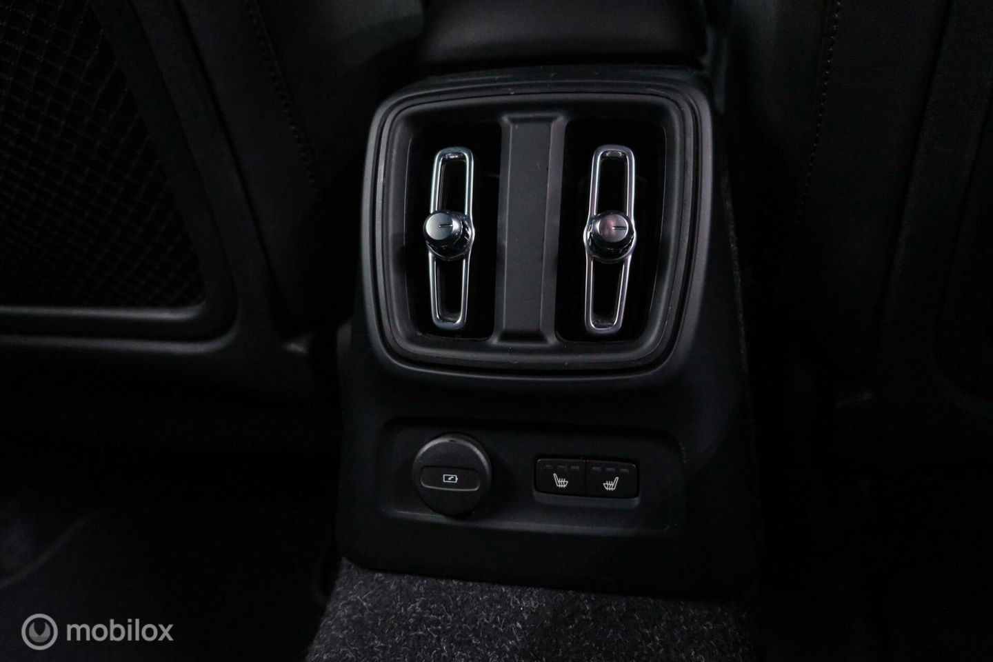 Volvo XC40 1.5 T5 Recharge R-Design 262 pk | Harman Kardon | Stoel & stuurverwarming | Trekhaak | LED | Alcantara | Rijklaar |