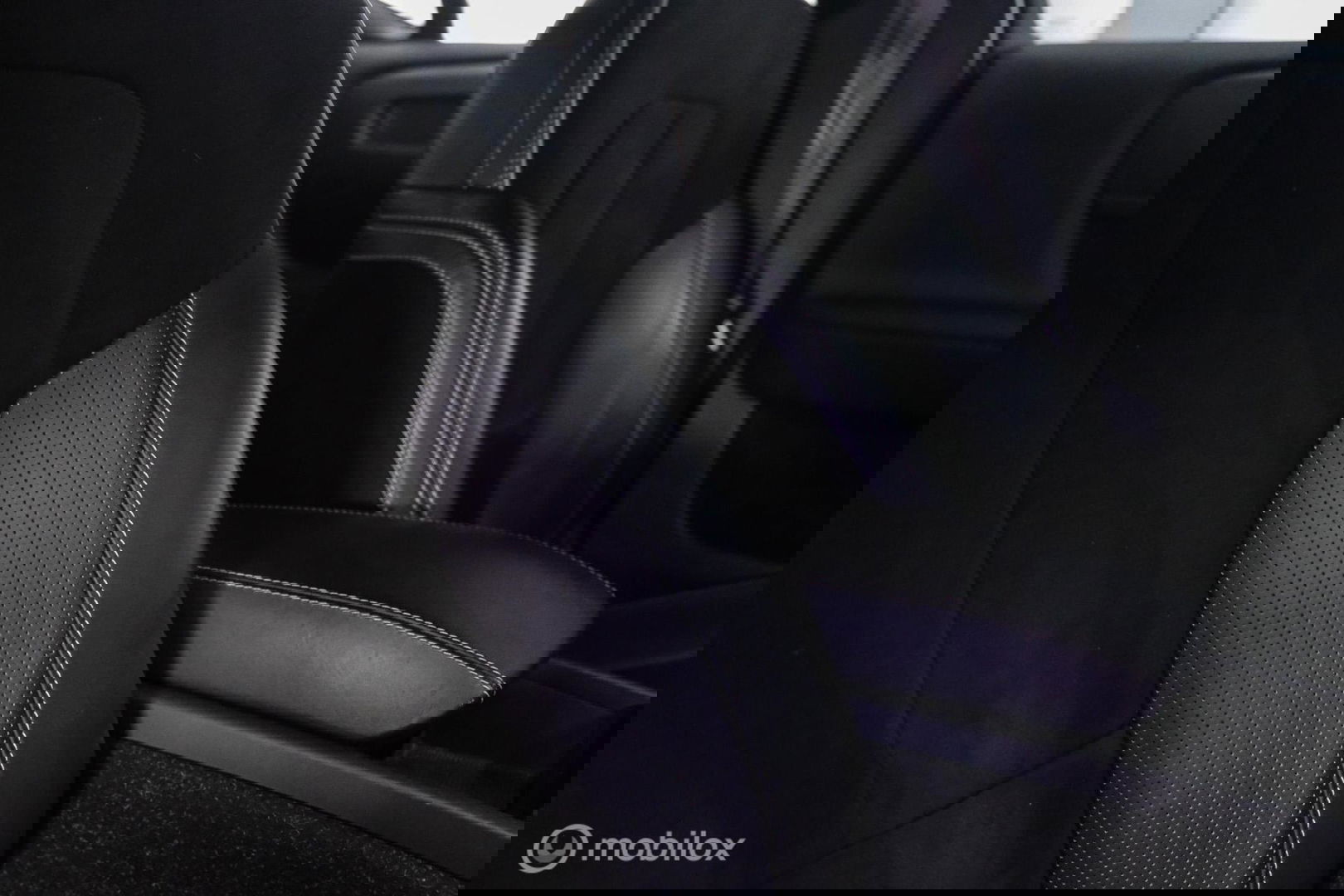 Volvo XC40 1.5 T5 Recharge R-Design 262 pk | Harman Kardon | Stoel & stuurverwarming | Trekhaak | LED | Alcantara | Rijklaar |