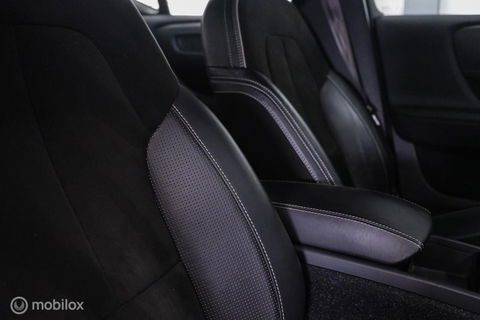 Volvo XC40 1.5 T5 Recharge R-Design 262 pk | Harman Kardon | Stoel & stuurverwarming | Trekhaak | LED | Alcantara | Rijklaar |