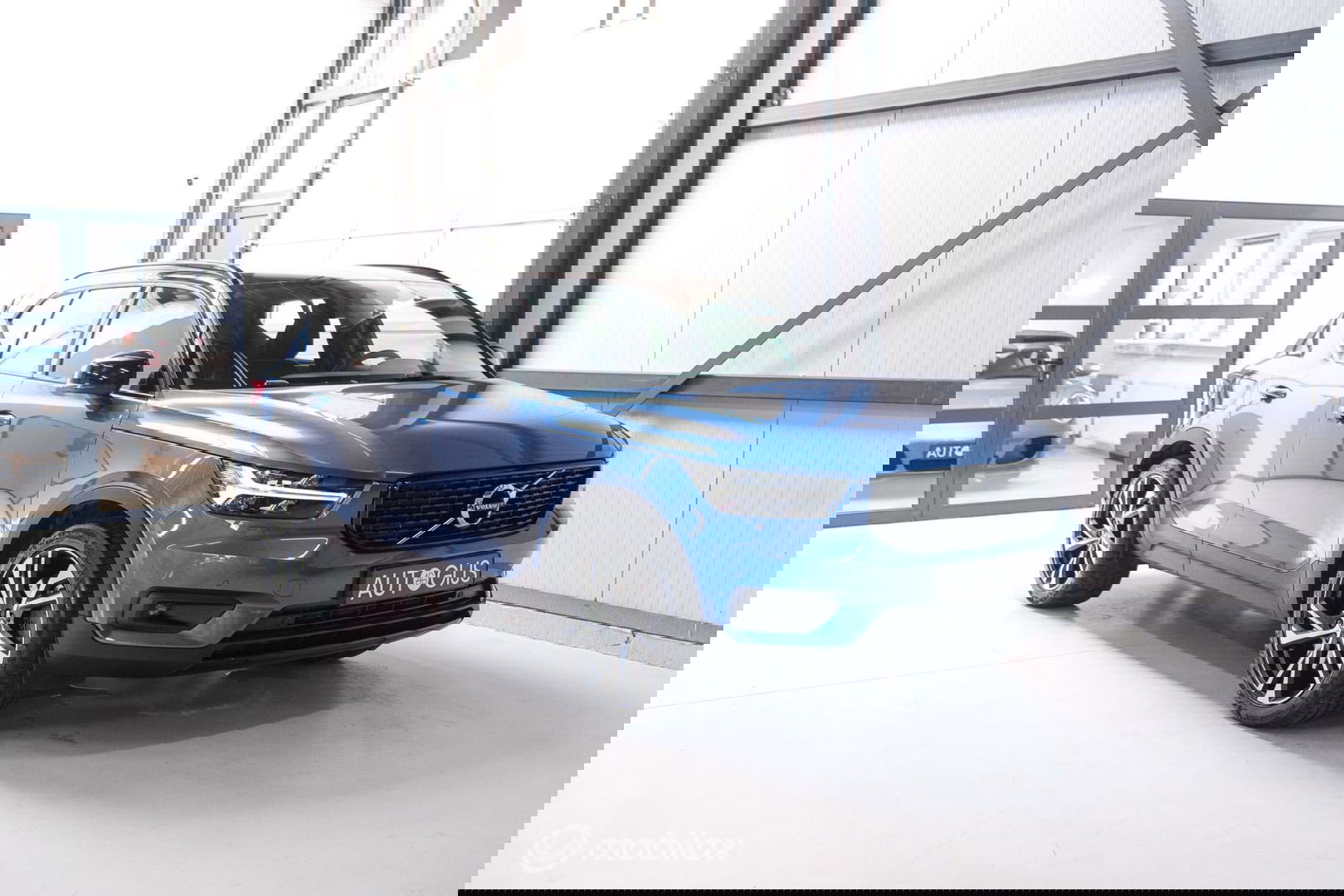 Volvo XC40 1.5 T5 Recharge R-Design 262 pk | Harman Kardon | Stoel & stuurverwarming | Trekhaak | LED | Alcantara | Rijklaar |