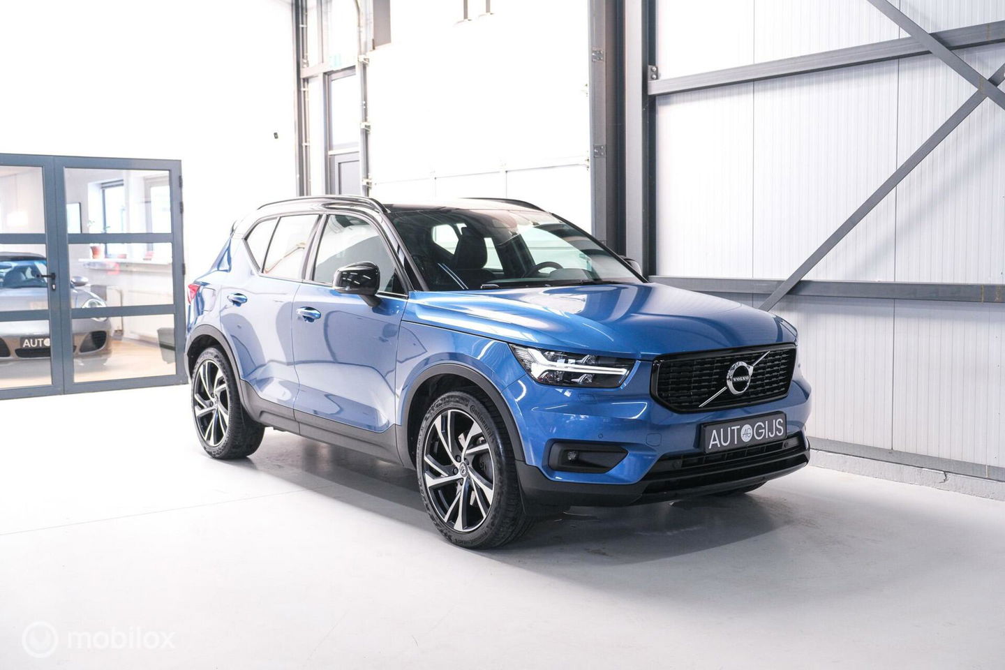 Volvo XC40 1.5 T5 Recharge R-Design 262 pk | Harman Kardon | Stoel & stuurverwarming | Trekhaak | LED | Alcantara | Rijklaar |