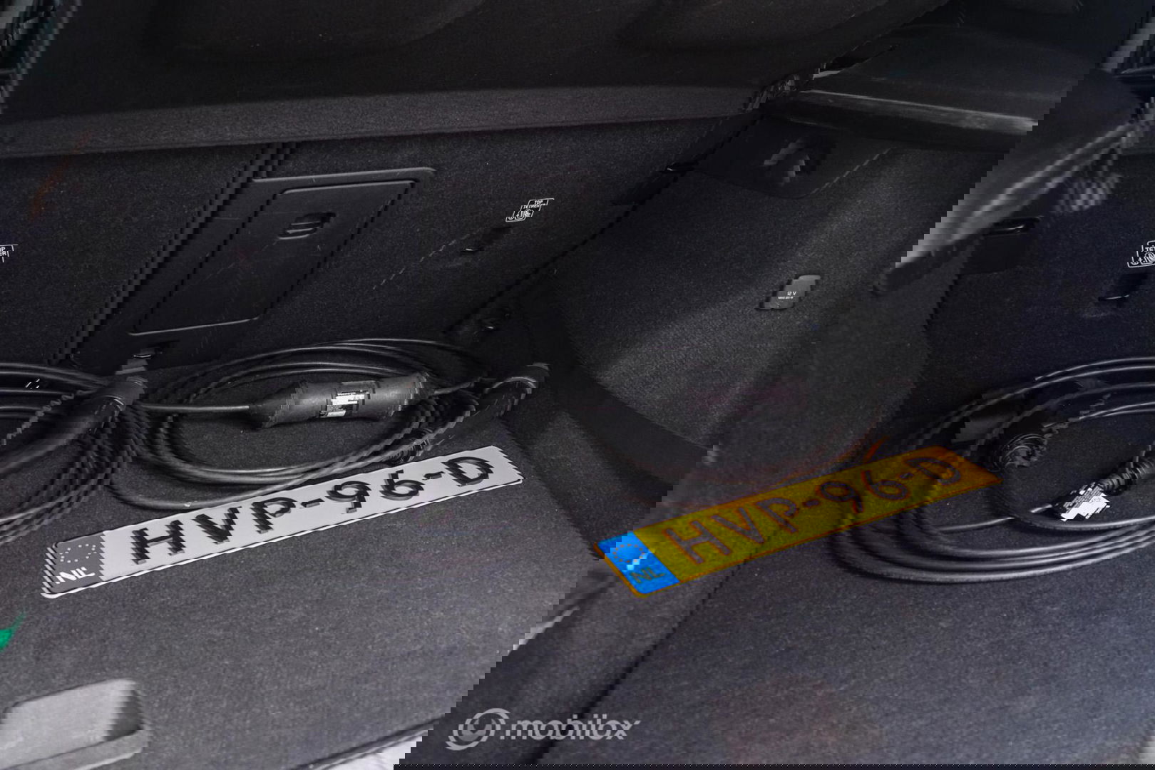 Volvo XC40 1.5 T5 Recharge R-Design 262 pk | Harman Kardon | Stoel & stuurverwarming | Trekhaak | LED | Alcantara | Rijklaar |