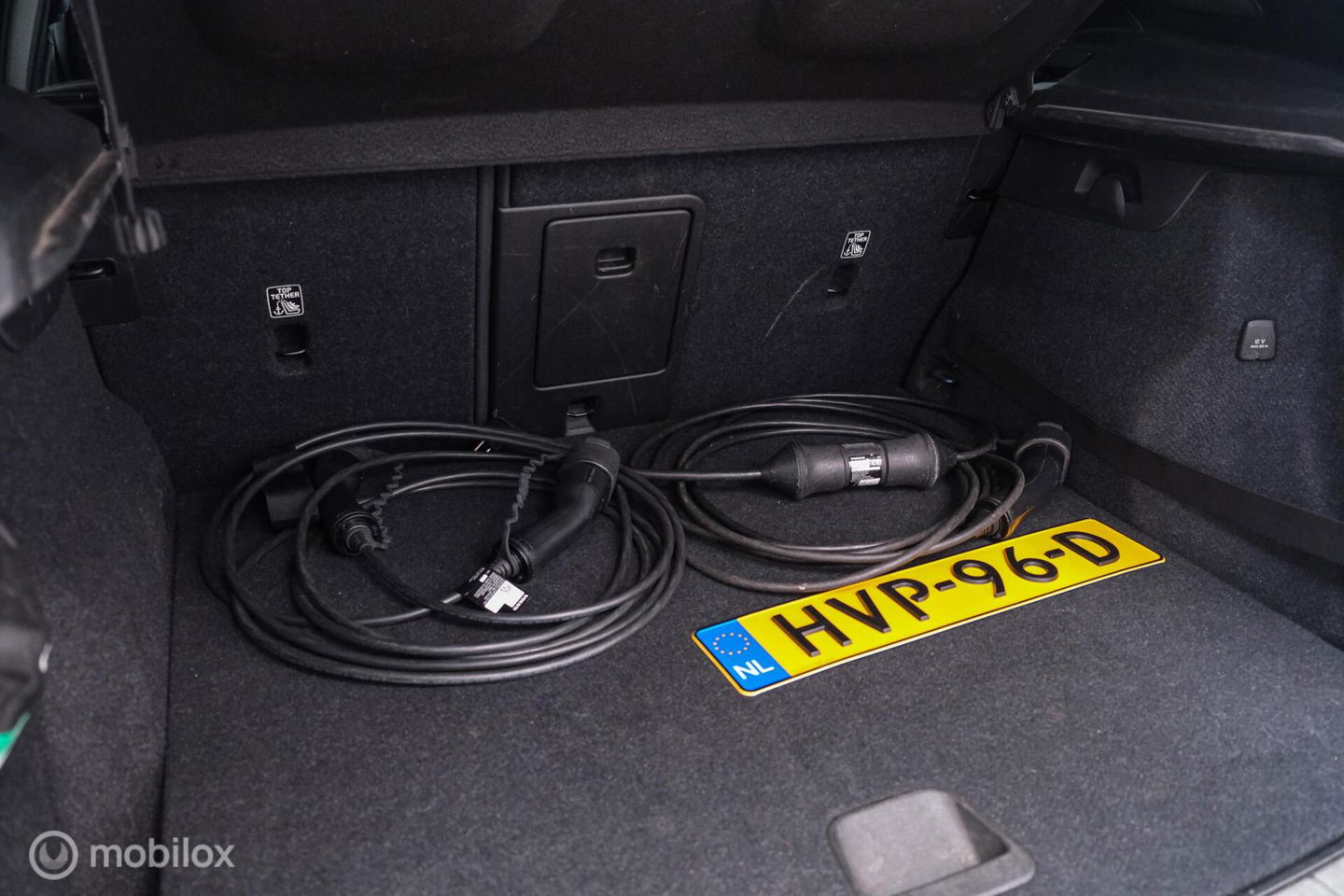 Volvo XC40 1.5 T5 Recharge R-Design 262 pk | Harman Kardon | Stoel & stuurverwarming | Trekhaak | LED | Alcantara | Rijklaar |