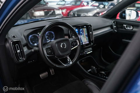 Volvo XC40 1.5 T5 Recharge R-Design 262 pk | Harman Kardon | Stoel & stuurverwarming | Trekhaak | LED | Alcantara | Rijklaar |