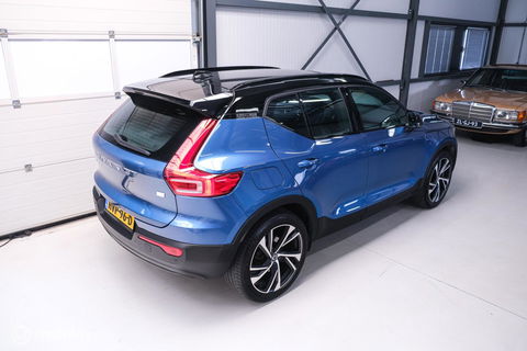Volvo XC40 1.5 T5 Recharge R-Design 262 pk | Harman Kardon | Stoel & stuurverwarming | Trekhaak | LED | Alcantara | Rijklaar |