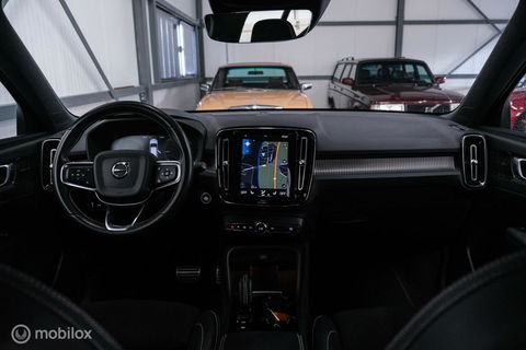 Volvo XC40 1.5 T5 Recharge R-Design 262 pk | Harman Kardon | Stoel & stuurverwarming | Trekhaak | LED | Alcantara | Rijklaar |
