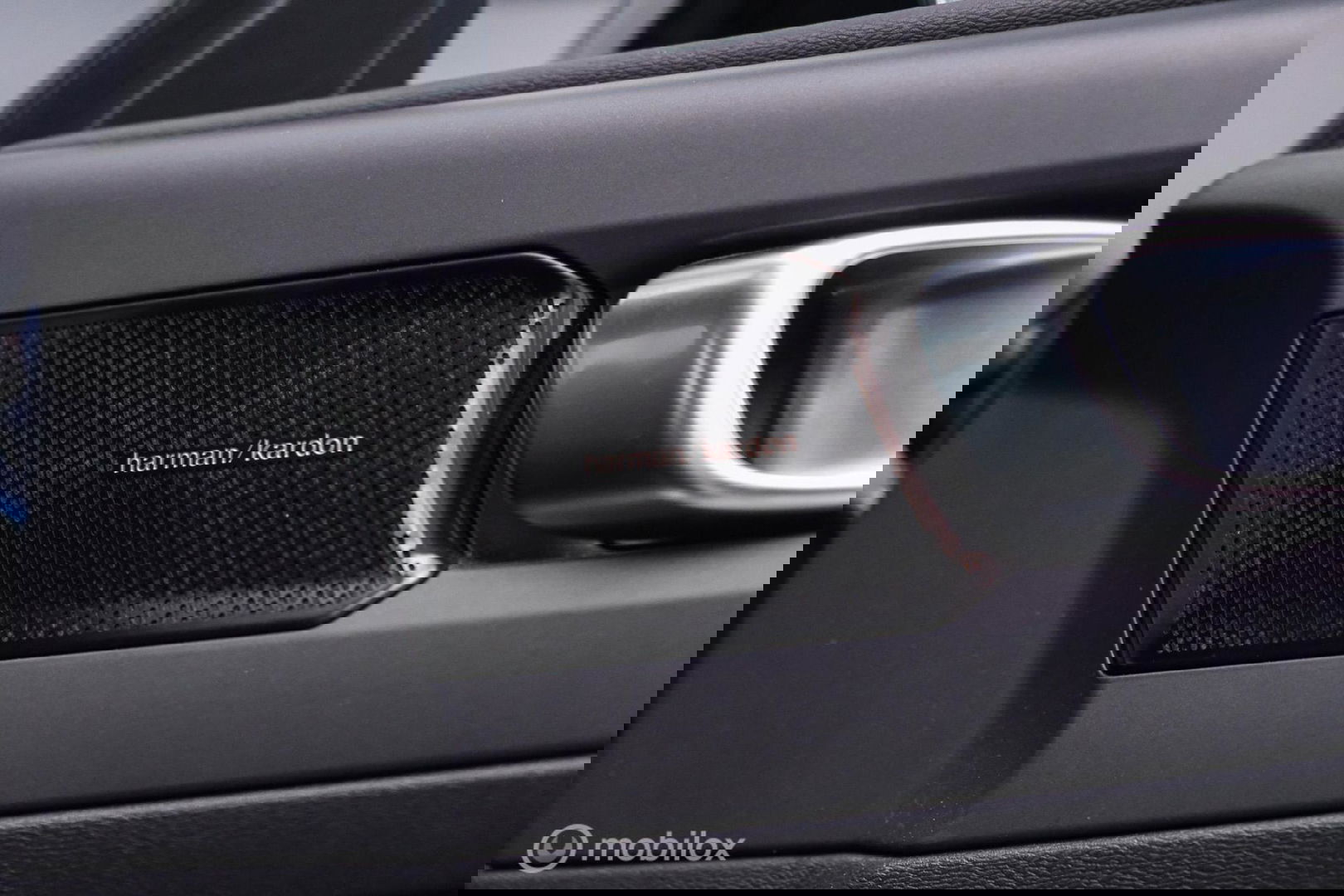 Volvo XC40 1.5 T5 Recharge R-Design 262 pk | Harman Kardon | Stoel & stuurverwarming | Trekhaak | LED | Alcantara | Rijklaar |