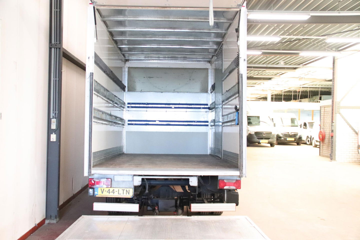 Iveco Daily 35C16 2.3 BAKWAGEN MET ZIJDEUR EN LAADKLEP