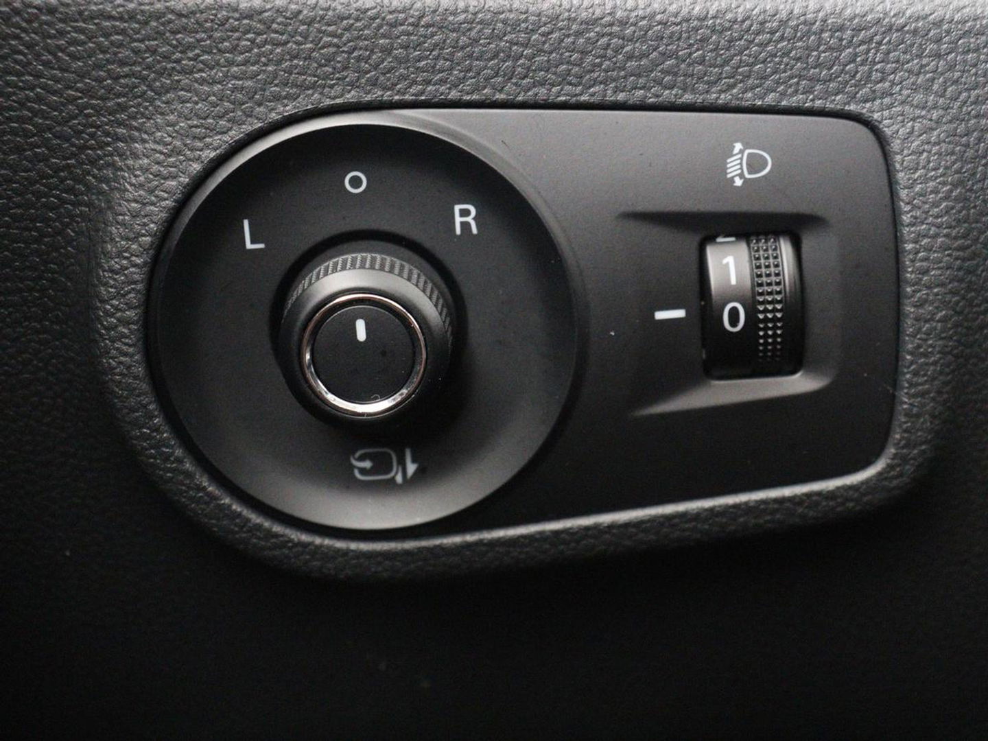 MG ZS EV Luxury 45 kWh | Panoramadak | Leder | Stoelverwarming | Carplay | Adaptive cruise | Camera | Keyless | Full LED | Navigatie
