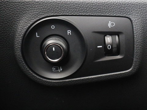MG ZS EV Luxury 45 kWh | Panoramadak | Leder | Stoelverwarming | Carplay | Adaptive cruise | Camera | Keyless | Full LED | Navigatie