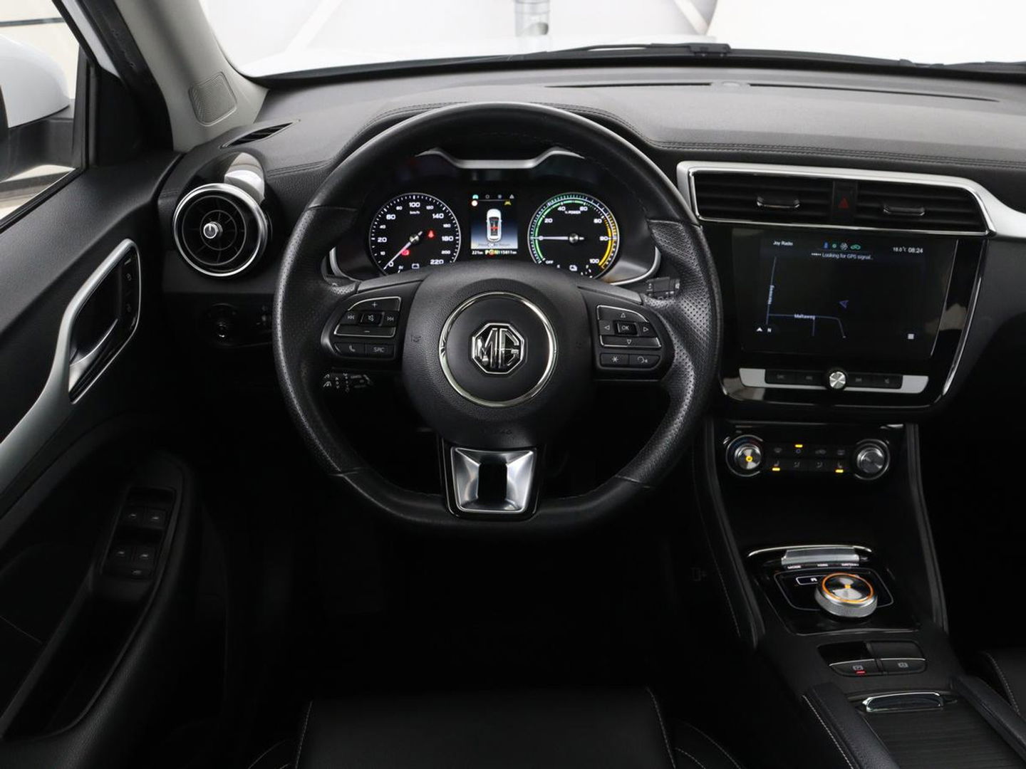 MG ZS EV Luxury 45 kWh | Panoramadak | Leder | Stoelverwarming | Carplay | Adaptive cruise | Camera | Keyless | Full LED | Navigatie