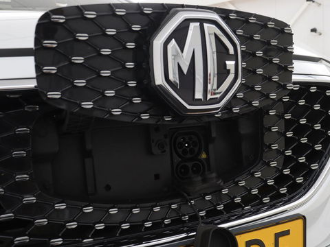 MG ZS EV Luxury 45 kWh | Panoramadak | Leder | Stoelverwarming | Carplay | Adaptive cruise | Camera | Keyless | Full LED | Navigatie