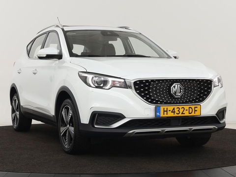 MG ZS EV Luxury 45 kWh | Panoramadak | Leder | Stoelverwarming | Carplay | Adaptive cruise | Camera | Keyless | Full LED | Navigatie
