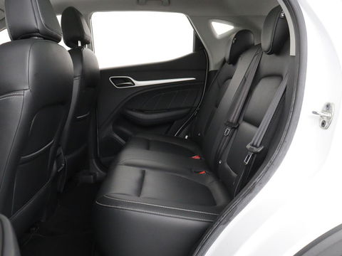 MG ZS EV Luxury 45 kWh | Panoramadak | Leder | Stoelverwarming | Carplay | Adaptive cruise | Camera | Keyless | Full LED | Navigatie