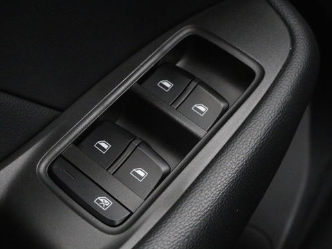 MG ZS EV Luxury 45 kWh | Panoramadak | Leder | Stoelverwarming | Carplay | Adaptive cruise | Camera | Keyless | Full LED | Navigatie