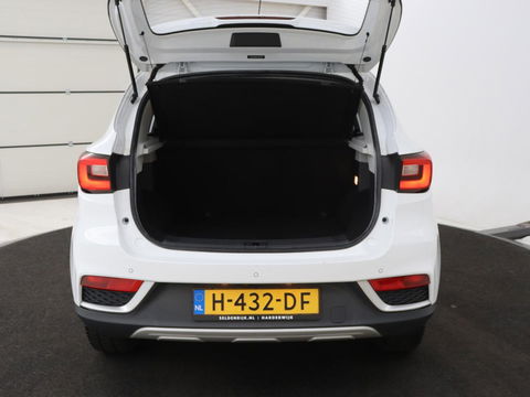 MG ZS EV Luxury 45 kWh | Panoramadak | Leder | Stoelverwarming | Carplay | Adaptive cruise | Camera | Keyless | Full LED | Navigatie