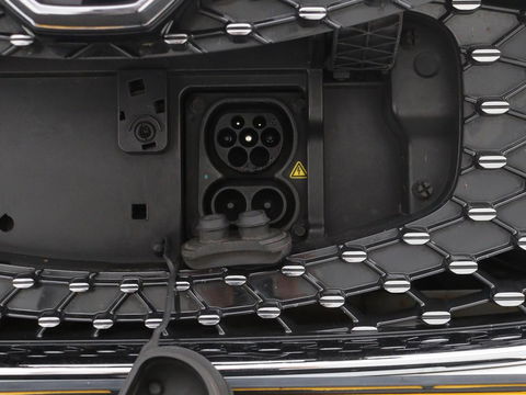 MG ZS EV Luxury 45 kWh | Panoramadak | Leder | Stoelverwarming | Carplay | Adaptive cruise | Camera | Keyless | Full LED | Navigatie