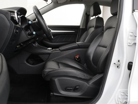 MG ZS EV Luxury 45 kWh | Panoramadak | Leder | Stoelverwarming | Carplay | Adaptive cruise | Camera | Keyless | Full LED | Navigatie