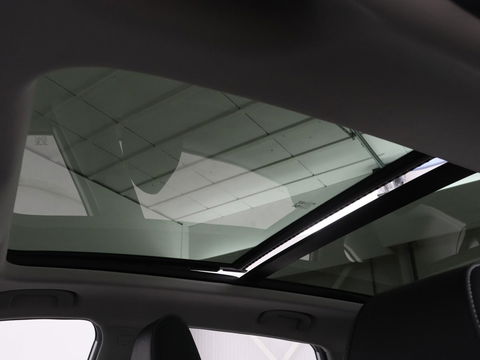 MG ZS EV Luxury 45 kWh | Panoramadak | Leder | Stoelverwarming | Carplay | Adaptive cruise | Camera | Keyless | Full LED | Navigatie
