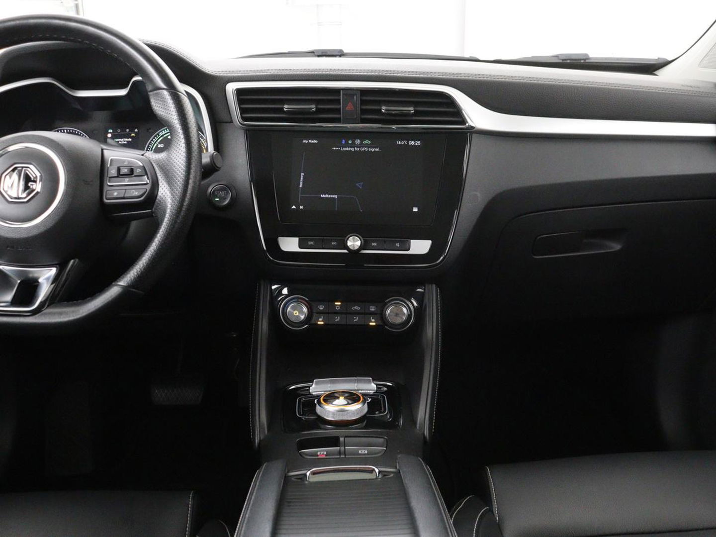 MG ZS EV Luxury 45 kWh | Panoramadak | Leder | Stoelverwarming | Carplay | Adaptive cruise | Camera | Keyless | Full LED | Navigatie