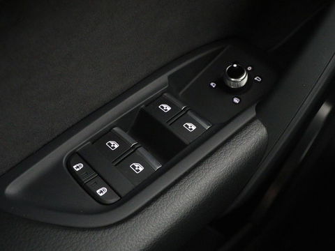 Audi Q5 Sportback 50 TFSI e S edition | Stoelverwarming | Adaptive cruise | Carplay | Matrix LED | Half leder | Sportstoelen | Virtual Cockpit | PHEV