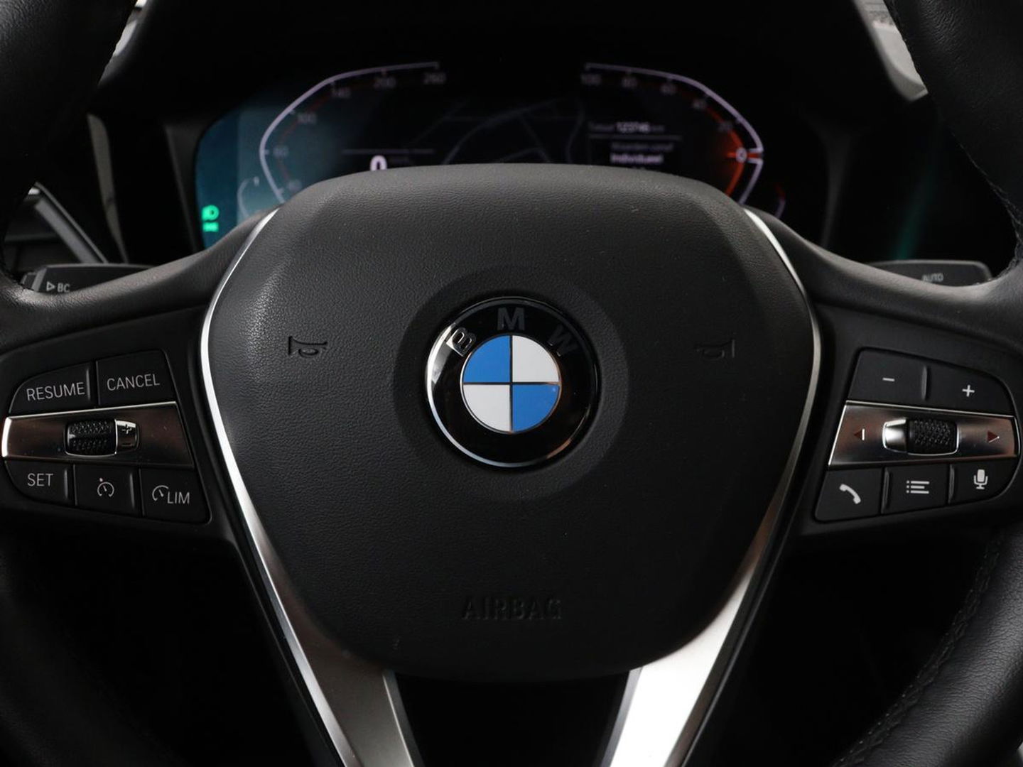 BMW 3 Serie 318i Executive Edition | Sport Line | Stoelverwarming | Camera | Trekhaak | Half leder | Full LED | Carplay | Live Cockpit