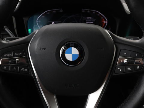 BMW 3 Serie 318i Executive Edition | Sport Line | Stoelverwarming | Camera | Trekhaak | Half leder | Full LED | Carplay | Live Cockpit