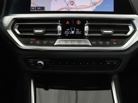BMW 3 Serie 318i Executive Edition | Sport Line | Stoelverwarming | Camera | Trekhaak | Half leder | Full LED | Carplay | Live Cockpit