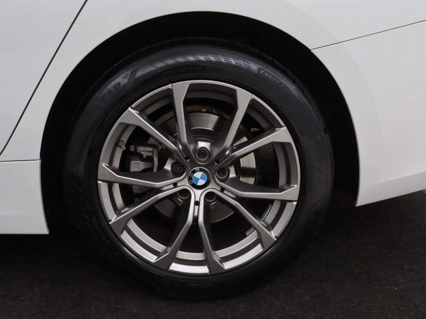 BMW 3 Serie 318i Executive Edition | Sport Line | Stoelverwarming | Camera | Trekhaak | Half leder | Full LED | Carplay | Live Cockpit