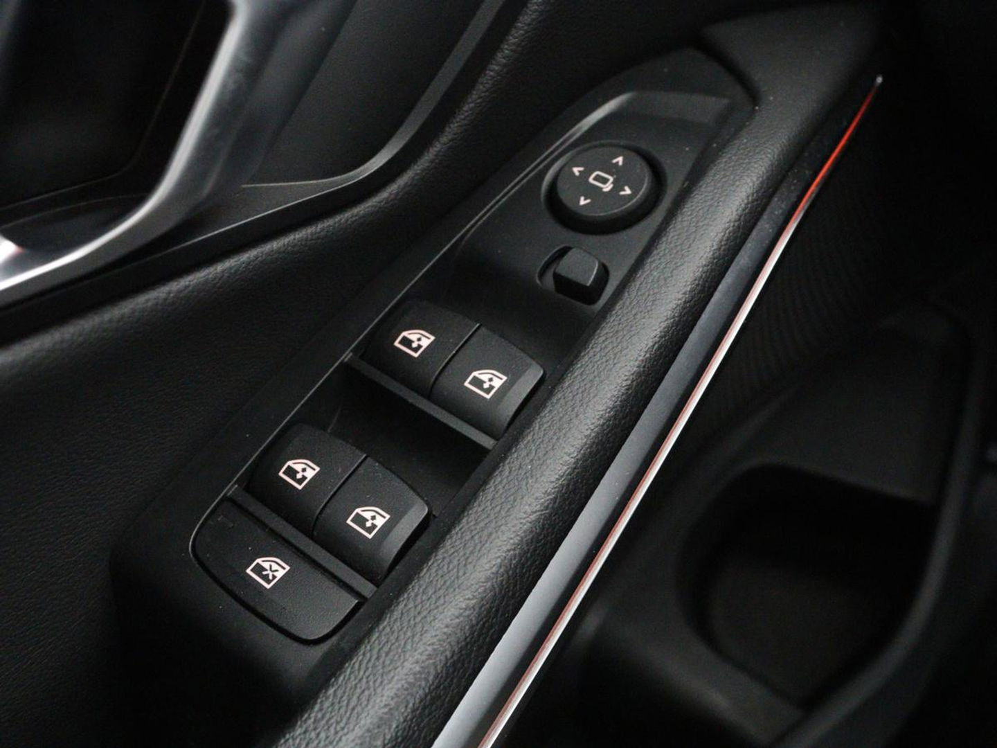 BMW 3 Serie 318i Executive Edition | Sport Line | Stoelverwarming | Camera | Trekhaak | Half leder | Full LED | Carplay | Live Cockpit