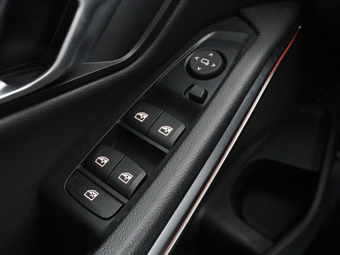 BMW 3 Serie 318i Executive Edition | Sport Line | Stoelverwarming | Camera | Trekhaak | Half leder | Full LED | Carplay | Live Cockpit