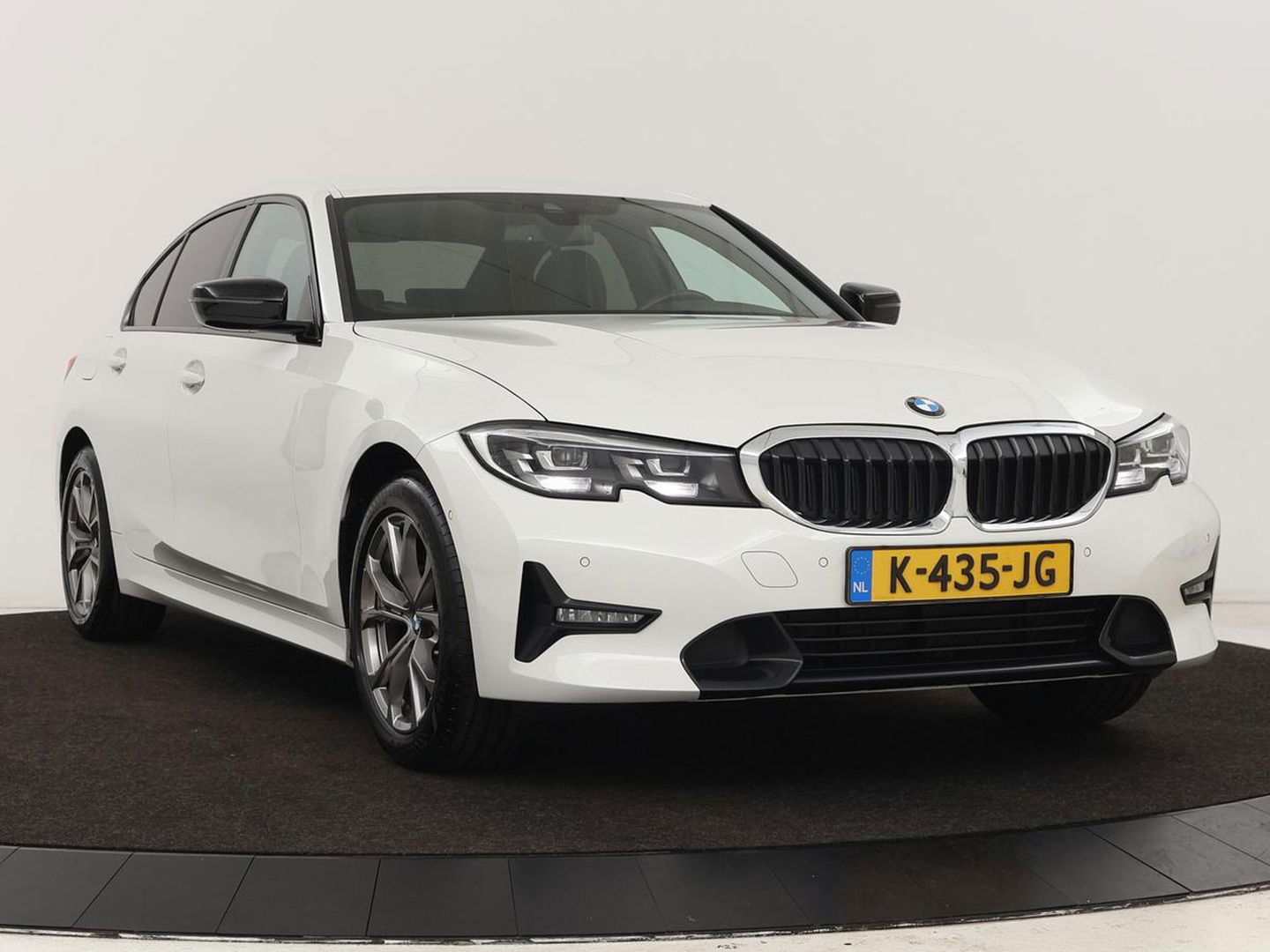 BMW 3 Serie 318i Executive Edition | Sport Line | Stoelverwarming | Camera | Trekhaak | Half leder | Full LED | Carplay | Live Cockpit